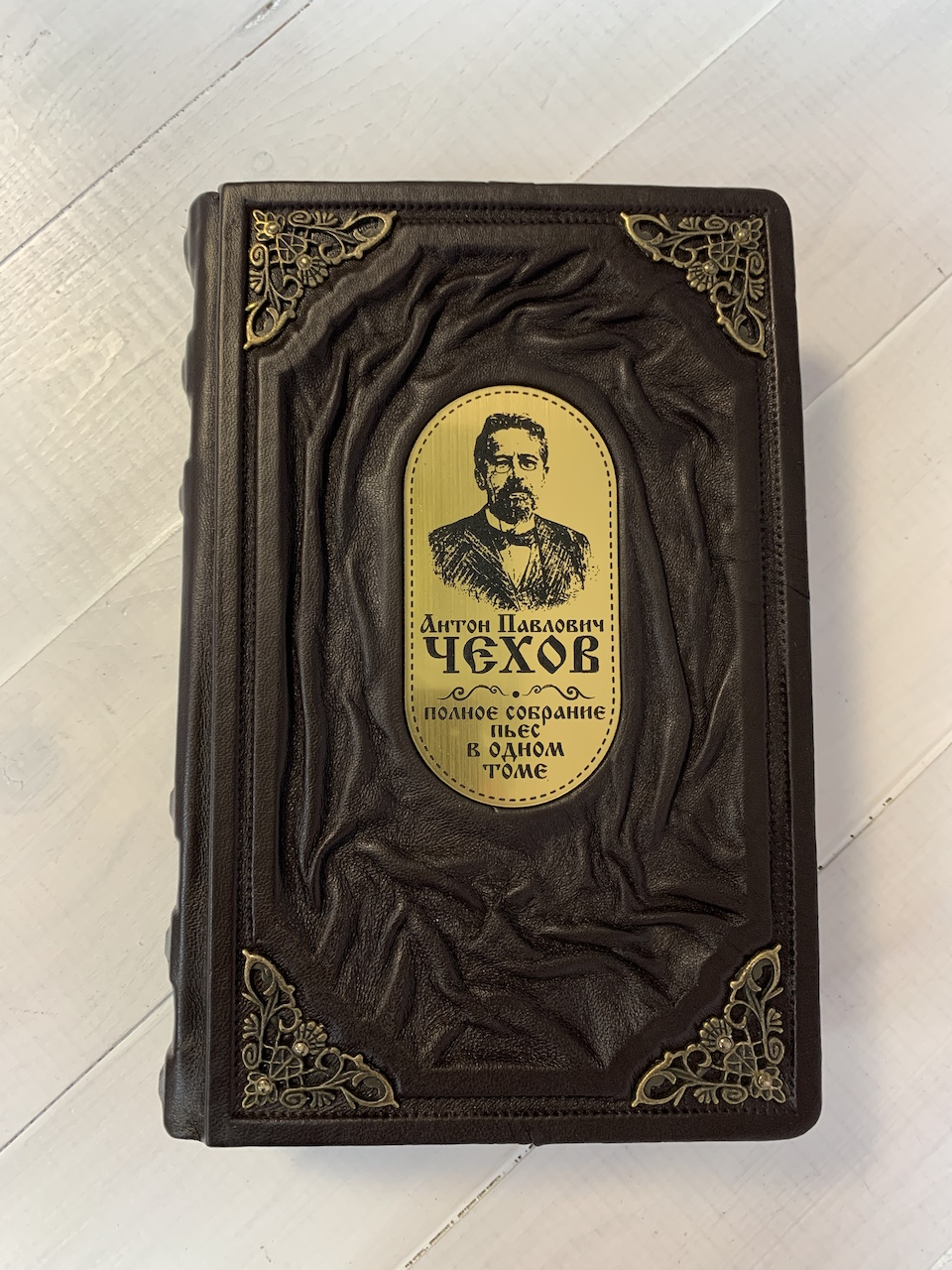 Антон Чехов. Полное собрание пьес в одном томе (подарочная кожаная книга) |  ELITKNIGI.RU